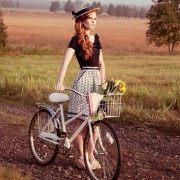 девушка с велосипедом