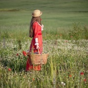 девушка в поле