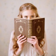 девушка с книгой